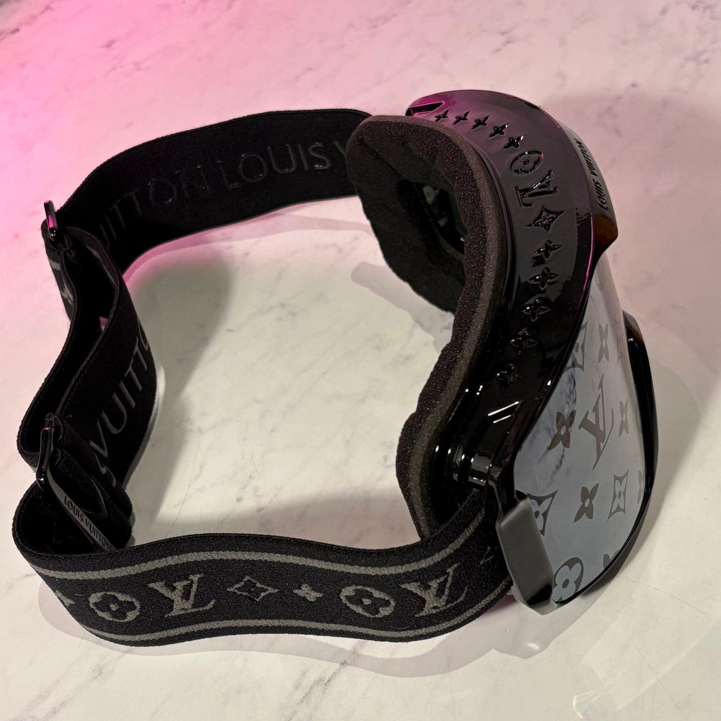 LV SKI GOGGLES