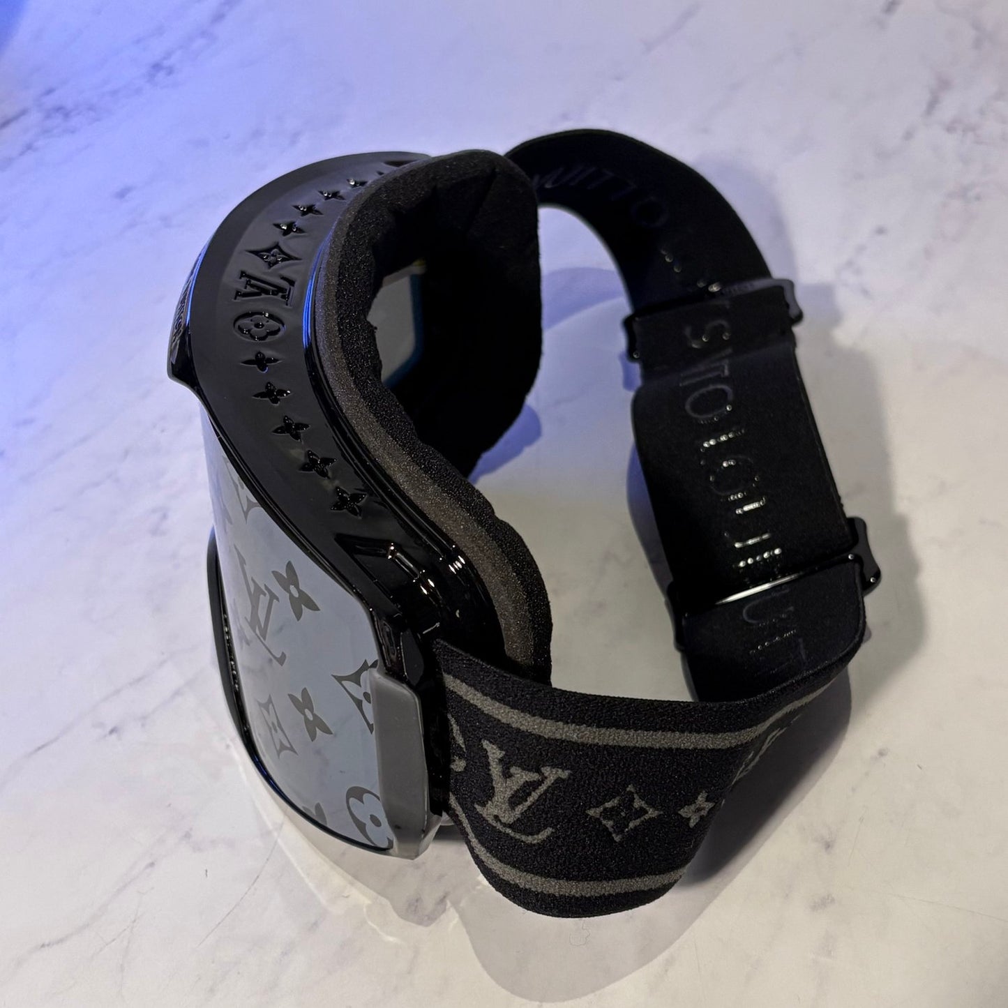 LV SKI GOGGLES